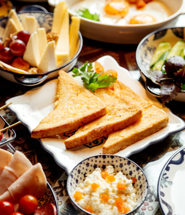 various breakfast food with crackers